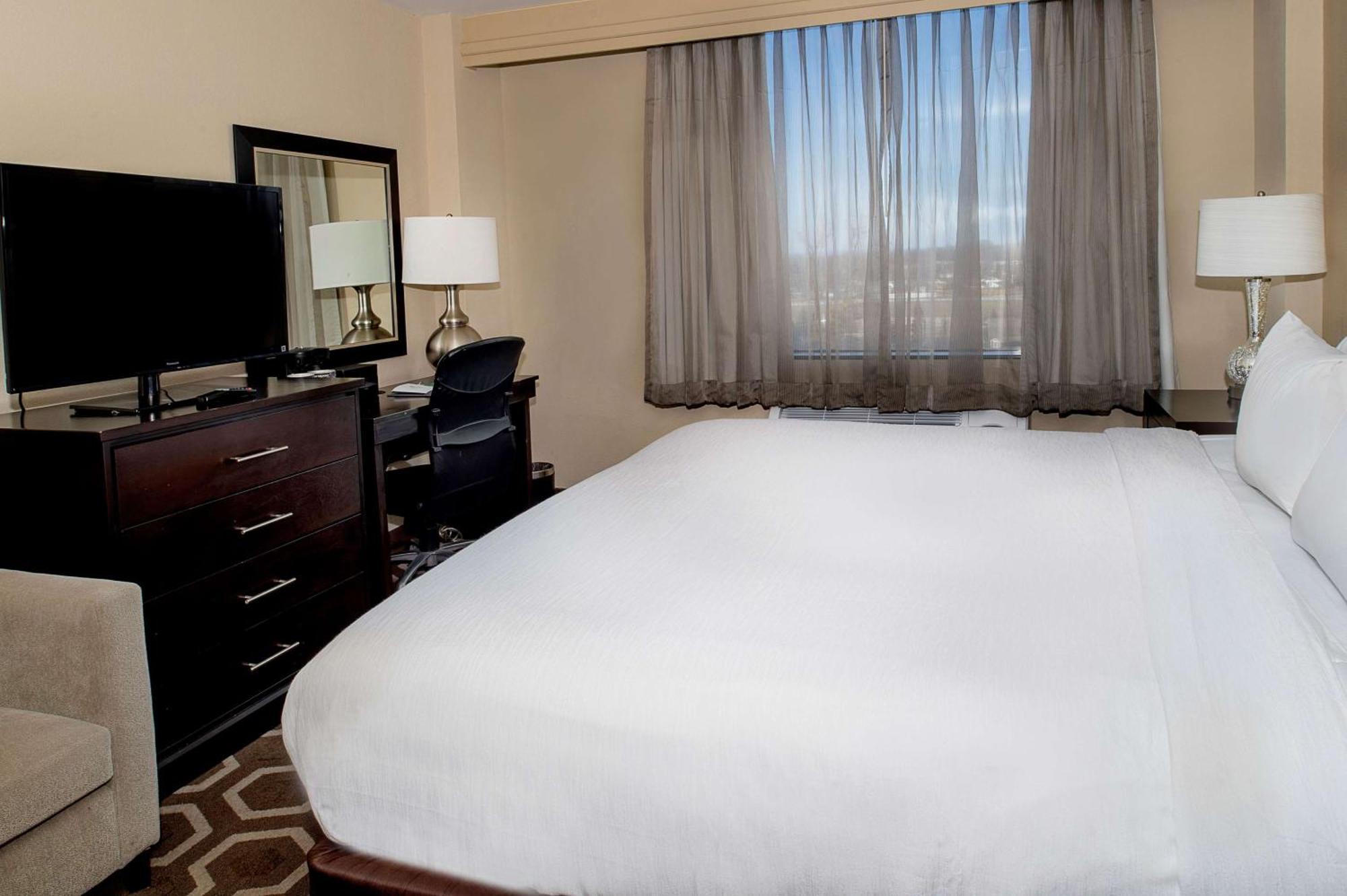 Embassy Suites By Hilton St Louis Airport Bridgeton Dış mekan fotoğraf