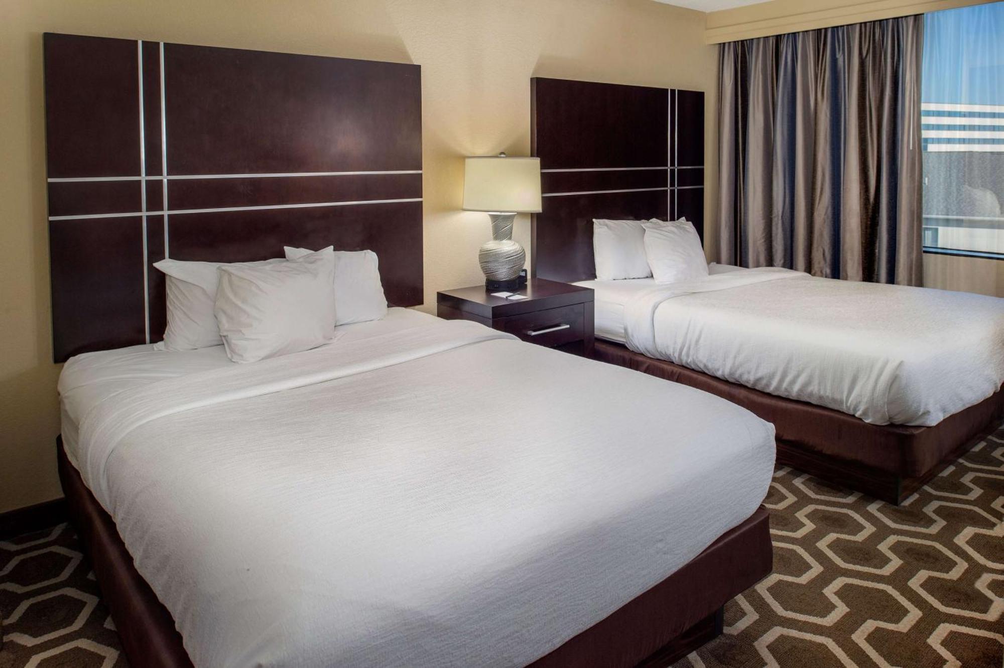 Embassy Suites By Hilton St Louis Airport Bridgeton Dış mekan fotoğraf