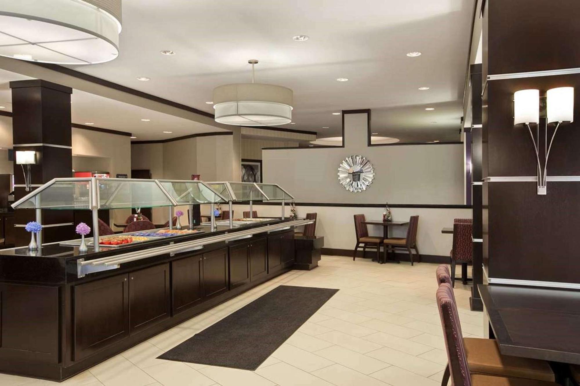 Embassy Suites By Hilton St Louis Airport Bridgeton Dış mekan fotoğraf