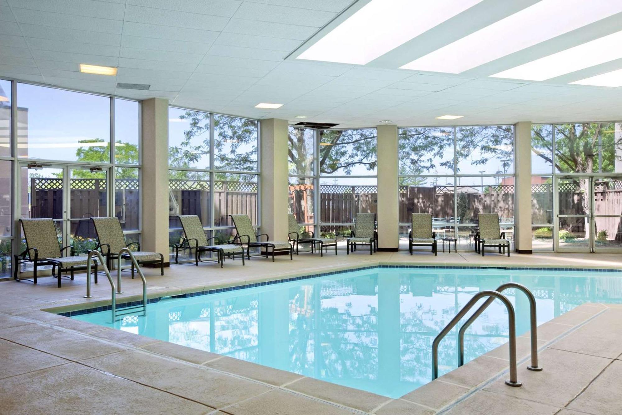 Embassy Suites By Hilton St Louis Airport Bridgeton Dış mekan fotoğraf